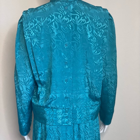 Halston Skirt Set - Picture 6 of 6